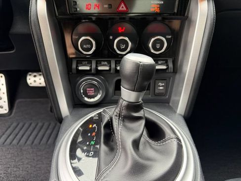 Used 2018 Toyota 86 RWD image 11