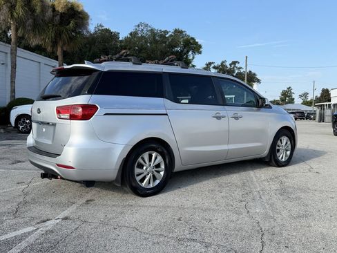 Used 2016 Kia Sedona LX w/ LX Convenience Package FWD image 4