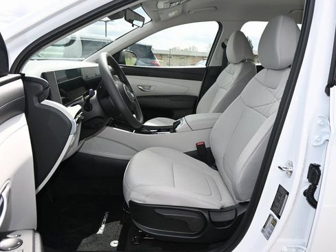 Used 2025 Hyundai Tucson SE image 10