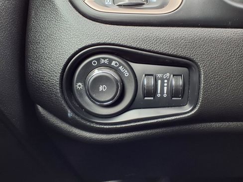 Used 2016 Jeep Renegade Limited FWD image 11