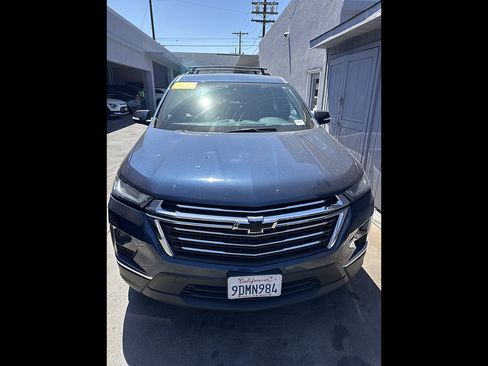 Used 2022 Chevrolet Traverse LT w/ LPO, Cargo Package FWD image 3