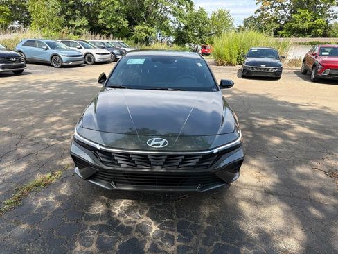 New 2026 Hyundai Elantra SEL Sport FWD image 2
