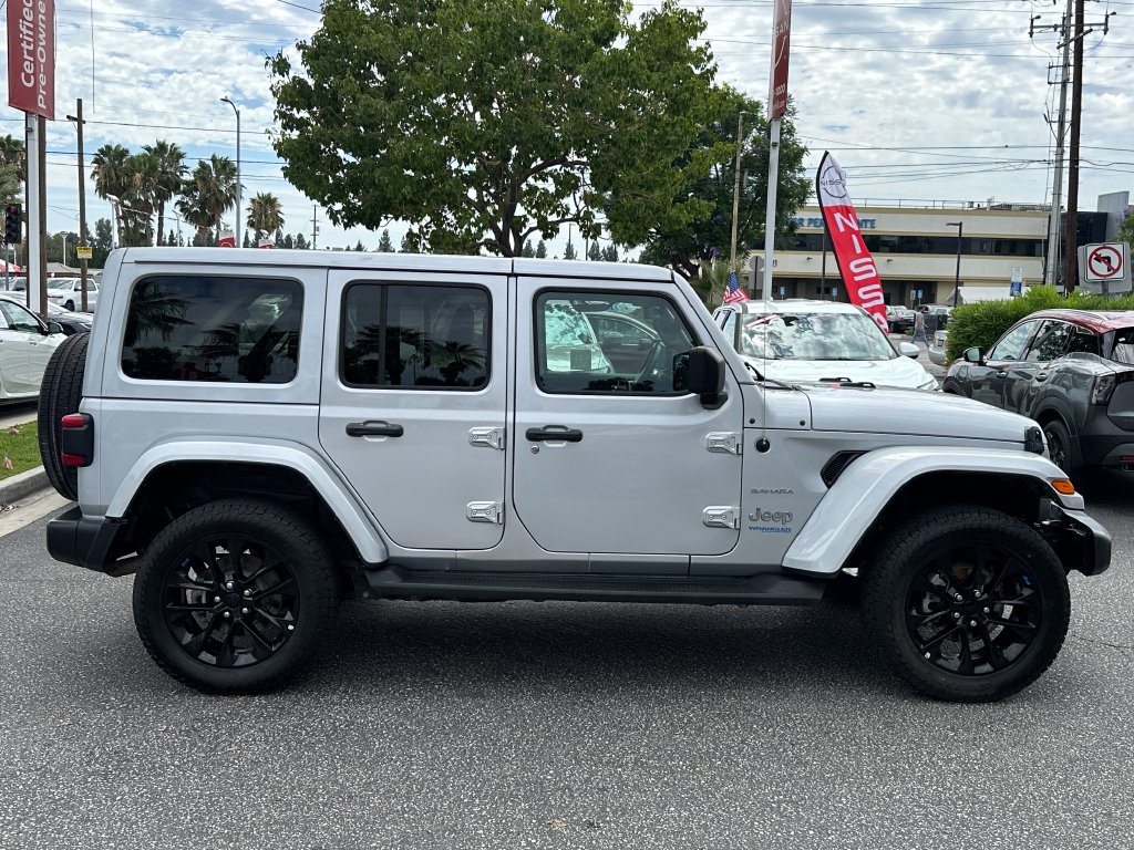 Used 2022 Jeep Wrangler Unlimited Sahara w/ Cold Weather Group AWD/4WD image 9
