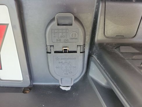 Used 2023 RAM 1500 Laramie AWD/4WD image 15