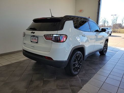 Used 2024 Jeep Compass Latitude w/ Sun and Sound Group image 5