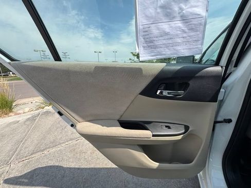 Used 2013 Honda Accord LX image 28