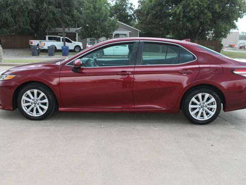 Used 2019 Toyota Camry LE FWD image 6
