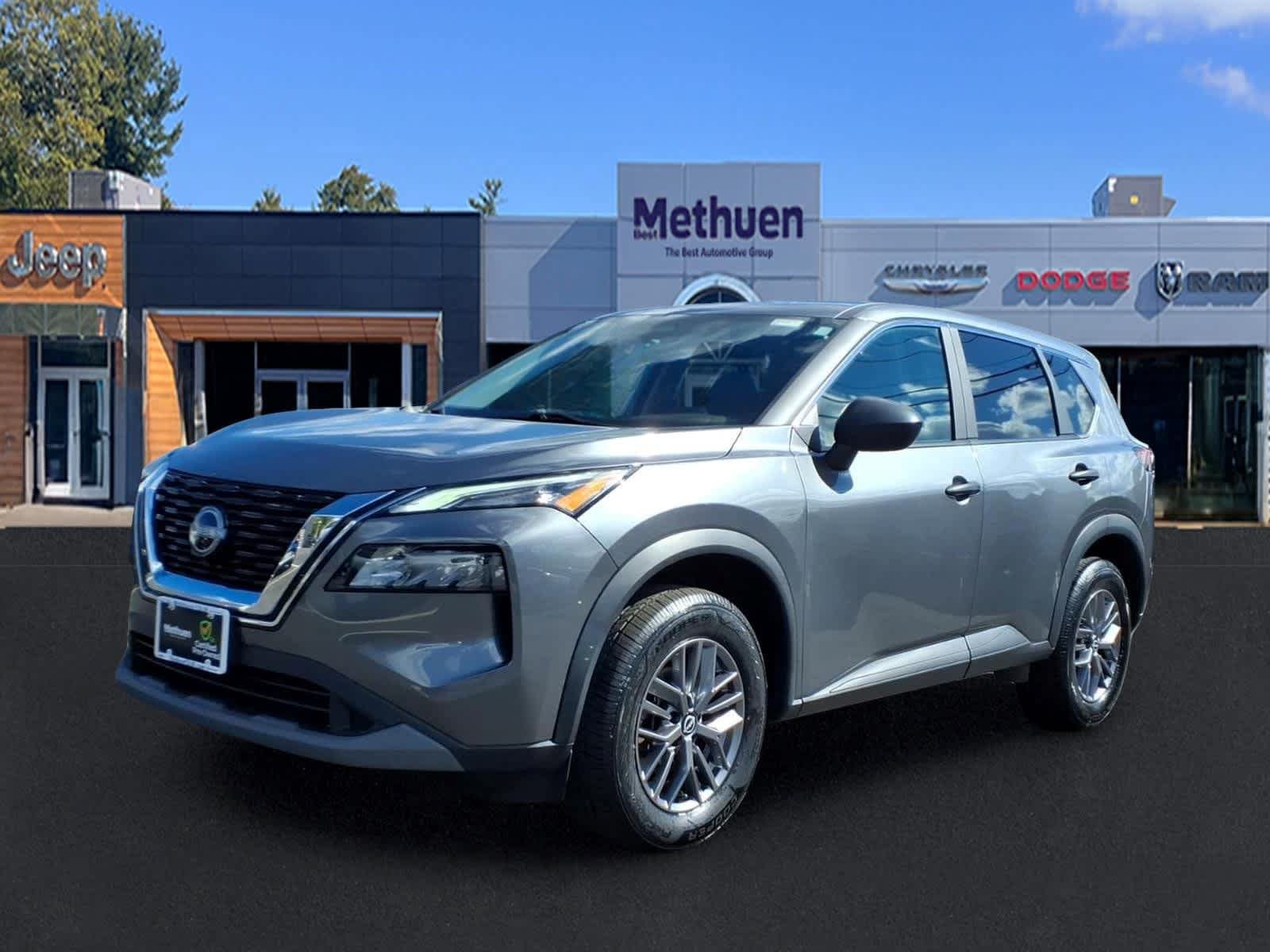 Used 2023 Nissan Rogue S AWD/4WD image 9