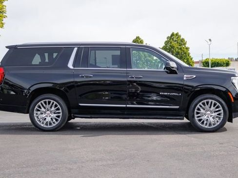 Used 2025 GMC Yukon XL Denali AWD/4WD image 5