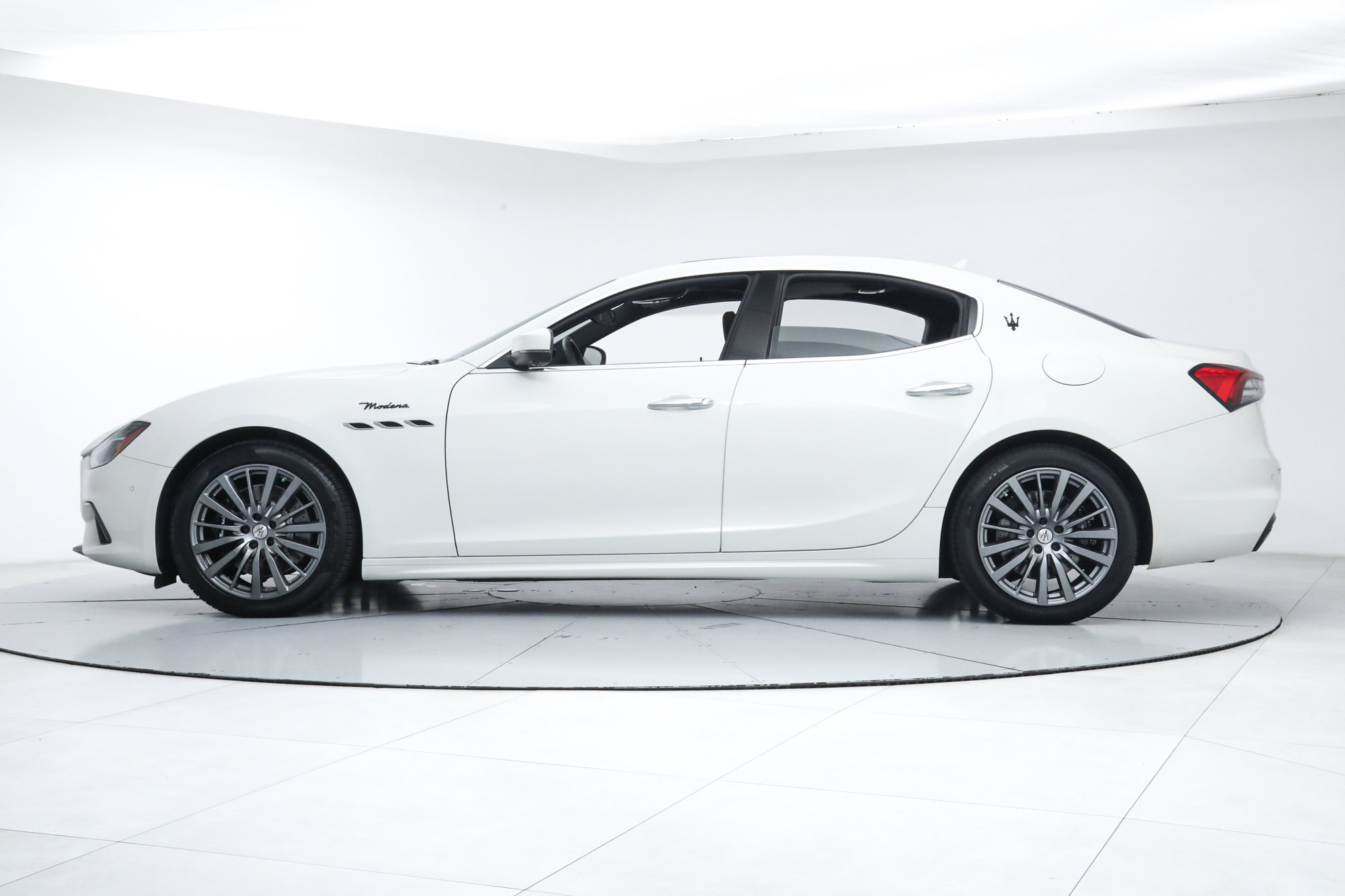 Certified 2023 Maserati Ghibli Modena RWD image 2