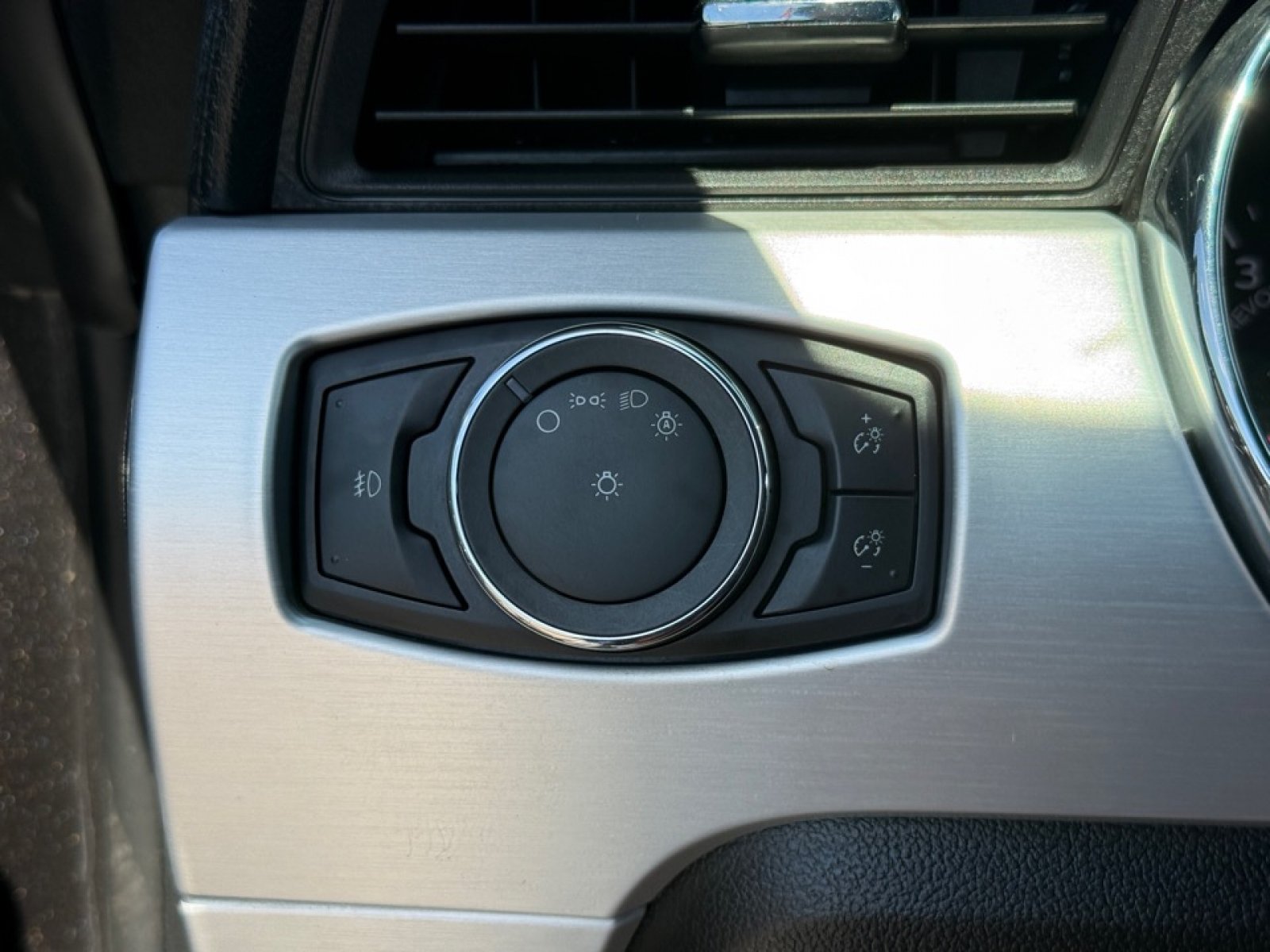 Used 2015 Ford Mustang Premium RWD image 29
