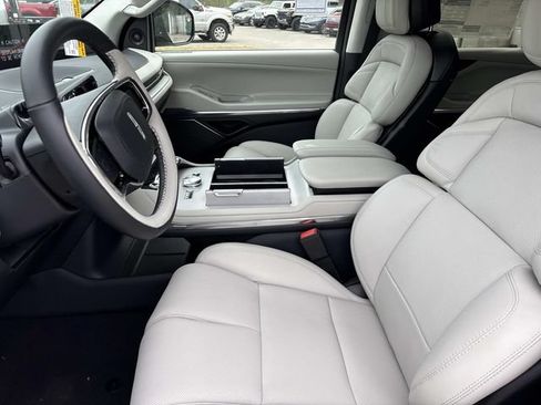 New 2026 Lincoln Navigator L Reserve AWD/4WD image 22
