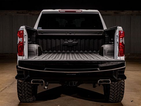 Used 2025 Chevrolet Silverado 1500 Custom Trail Boss w/ LPO, Dark Essentials Package image 9