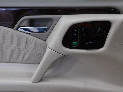 Used 1999 Mercedes-Benz E 320 4MATIC Sedan image 23