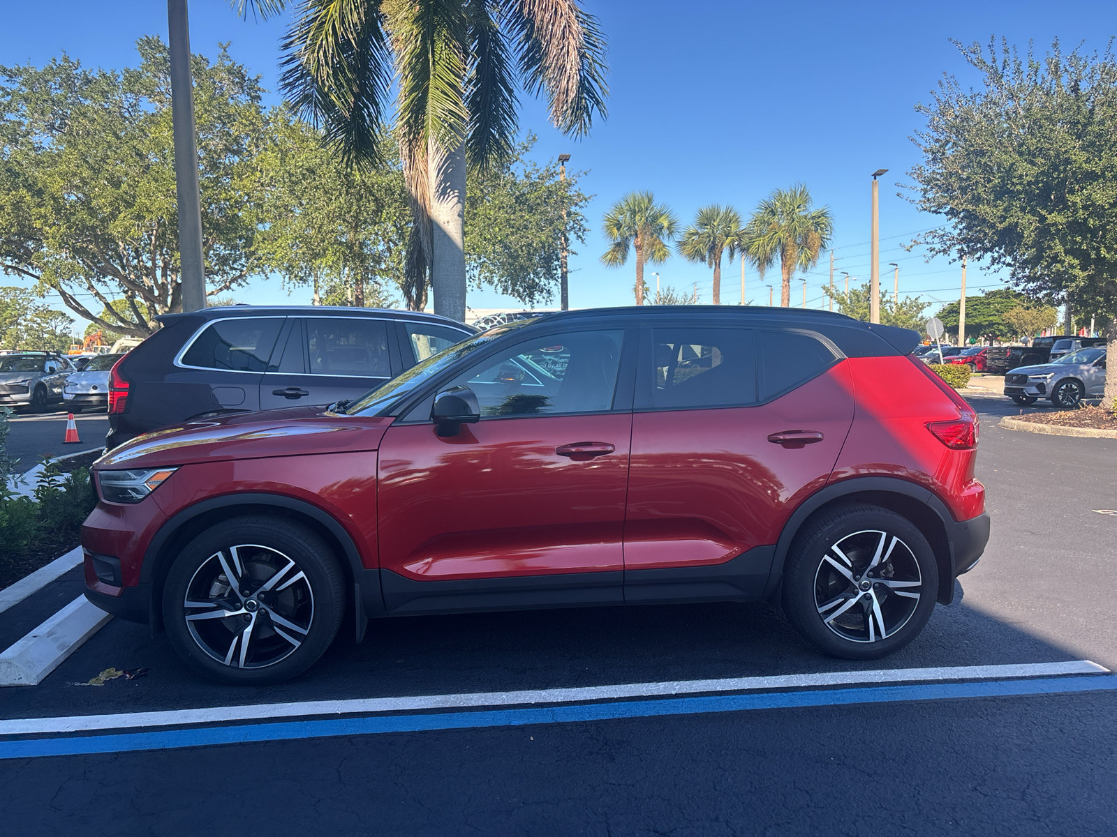 Used 2019 Volvo XC40 T5 R-Design AWD/4WD image 3