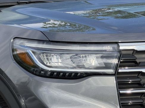 Used 2026 Ford Explorer Active AWD/4WD image 11