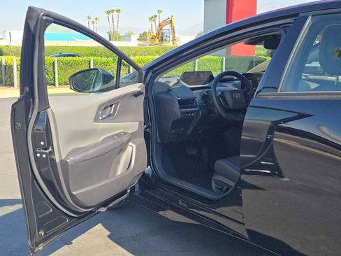 Used 2025 Toyota Prius XLE FWD image 20