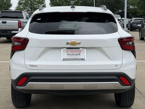 Used 2025 Chevrolet Trax LT FWD image 5