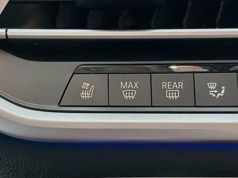 Used 2021 BMW X7 xDrive40i w/ Premium Package AWD/4WD image 25