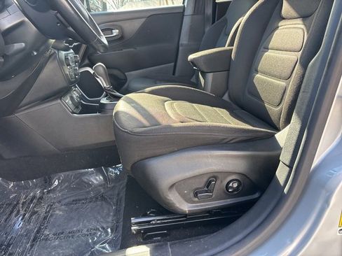 Used 2021 Jeep Renegade Latitude w/ Convenience Group image 17