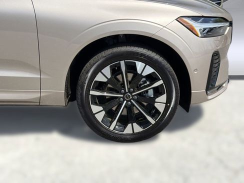 New 2026 Volvo XC60 B5 Plus w/ Protection Package Premier AWD/4WD image 12