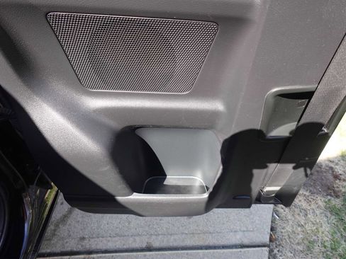 Used 2017 Toyota Tacoma TRD Sport w/ Tow Package (A/T) image 24