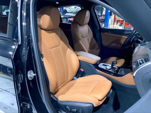Used 2024 BMW X4 xDrive30i w/ Premium Package image 9