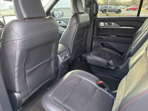 Used 2025 Ford Explorer ST image 18