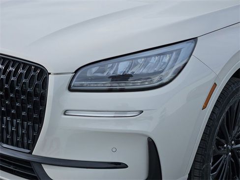 Certified 2023 Lincoln Corsair FWD w/ Equipment Group 101A image 8