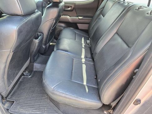 Used 2019 Toyota Tacoma TRD Off-Road AWD/4WD image 15