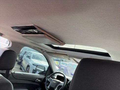 Used 2020 Chevrolet Suburban Premier image 18