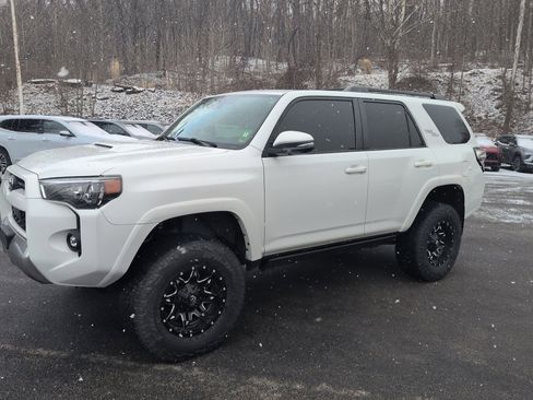 Used 2021 Toyota 4Runner TRD Off-Road Premium w/ Moonroof Package image 9