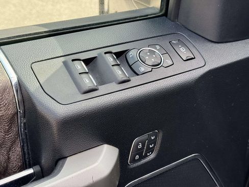Used 2019 Ford F250 Lariat w/ Lariat Value Package AWD/4WD image 18