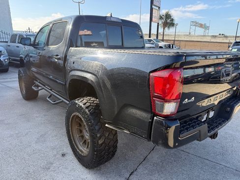 Used 2018 Toyota Tacoma SR AWD/4WD image 8