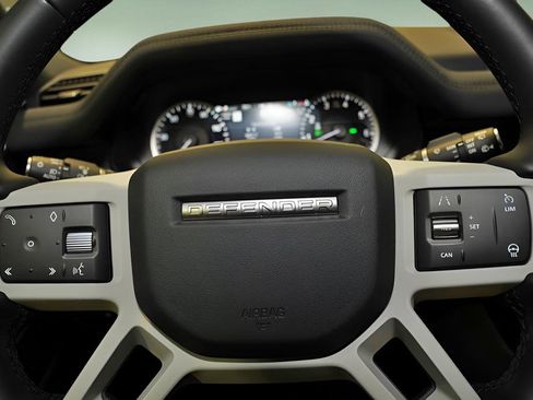Used 2023 Land Rover Defender 130 SE image 21