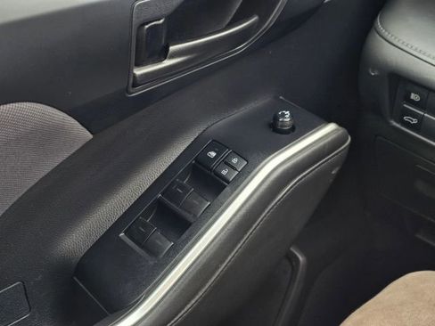 Used 2022 Toyota Highlander LE image 30