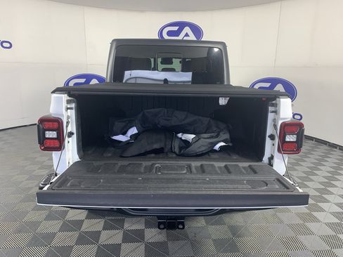 Used 2020 Jeep Gladiator Rubicon AWD/4WD image 34