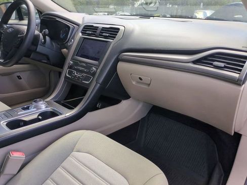 Used 2020 Ford Fusion SE FWD image 28