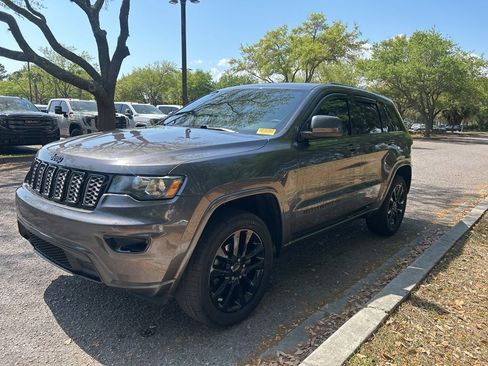 Used 2019 Jeep Grand Cherokee Altitude image 2