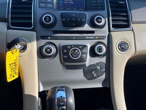 Used 2016 Ford Taurus SE FWD image 19