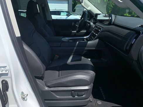 Used 2025 Nissan Armada SV RWD image 31