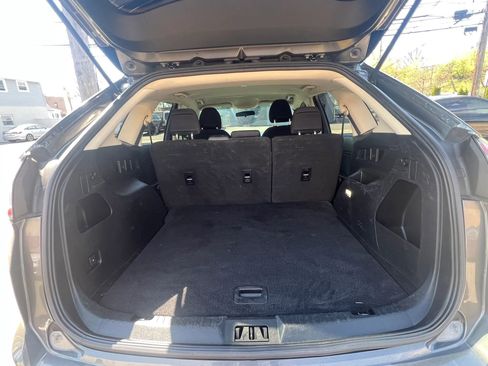 Used 2018 Ford Edge SE image 8