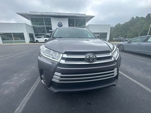 Used 2018 Toyota Highlander XLE FWD image 2