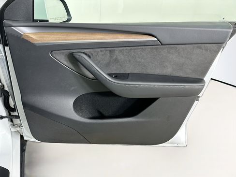 Used 2023 Tesla Model Y Performance image 33