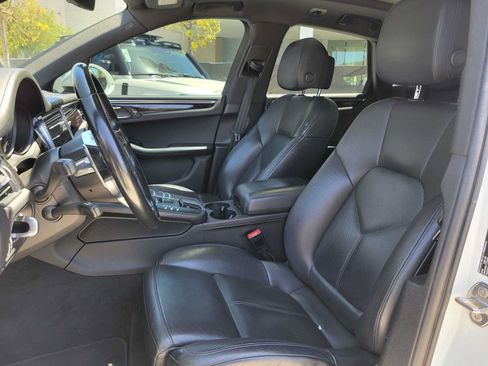 Used 2021 Porsche Macan AWD/4WD image 21