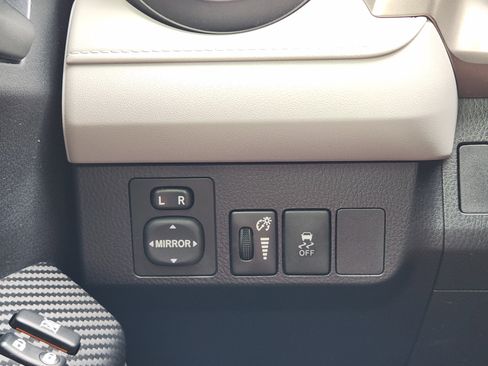 Used 2015 Toyota RAV4 LE image 26