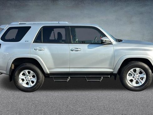 Used 2018 Toyota 4Runner SR5 AWD/4WD image 27