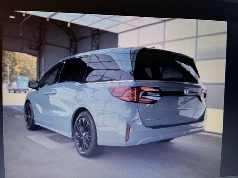 Used 2025 Honda Odyssey Sport-L image 5