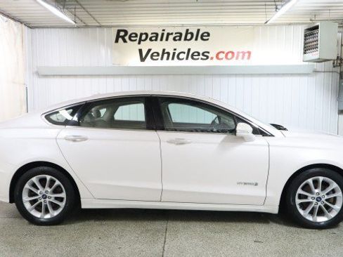 Used 2019 Ford Fusion SEL FWD image 4