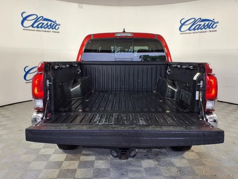 Used 2022 Toyota Tacoma SR5 AWD/4WD image 7